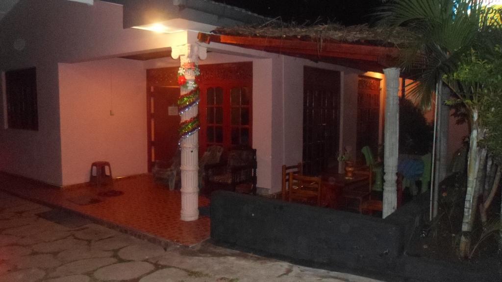 Thisal Guest House Polonnaruwa Eksteriør billede